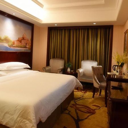 Vienna Hotel Loudi Chunyuan Pedestrian Street Ngoại thất bức ảnh