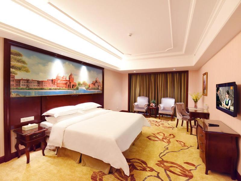 Vienna Hotel Loudi Chunyuan Pedestrian Street Ngoại thất bức ảnh